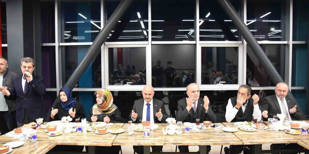 Düzce Üniversitesi Mensupları İftarda Buluştu