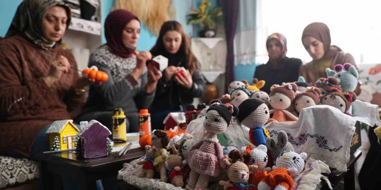 Kadınların El Emekleri Aile Ekonomilerine Katkı Sağlıyor