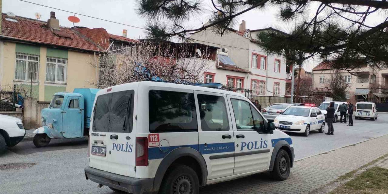 3 Kattan Düşen Genç Kız Ağır Yaralandı