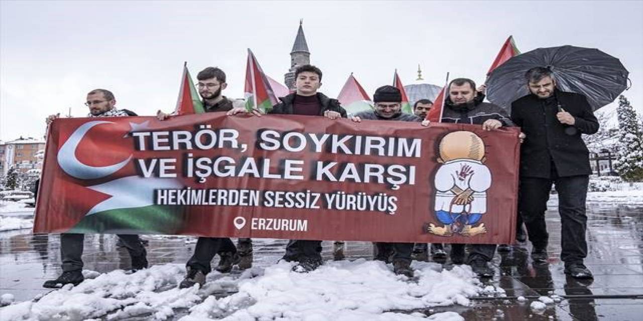 Sağlıkçılar Gazze İçin Sessiz Yürüyüşlerini Sürdürüyor