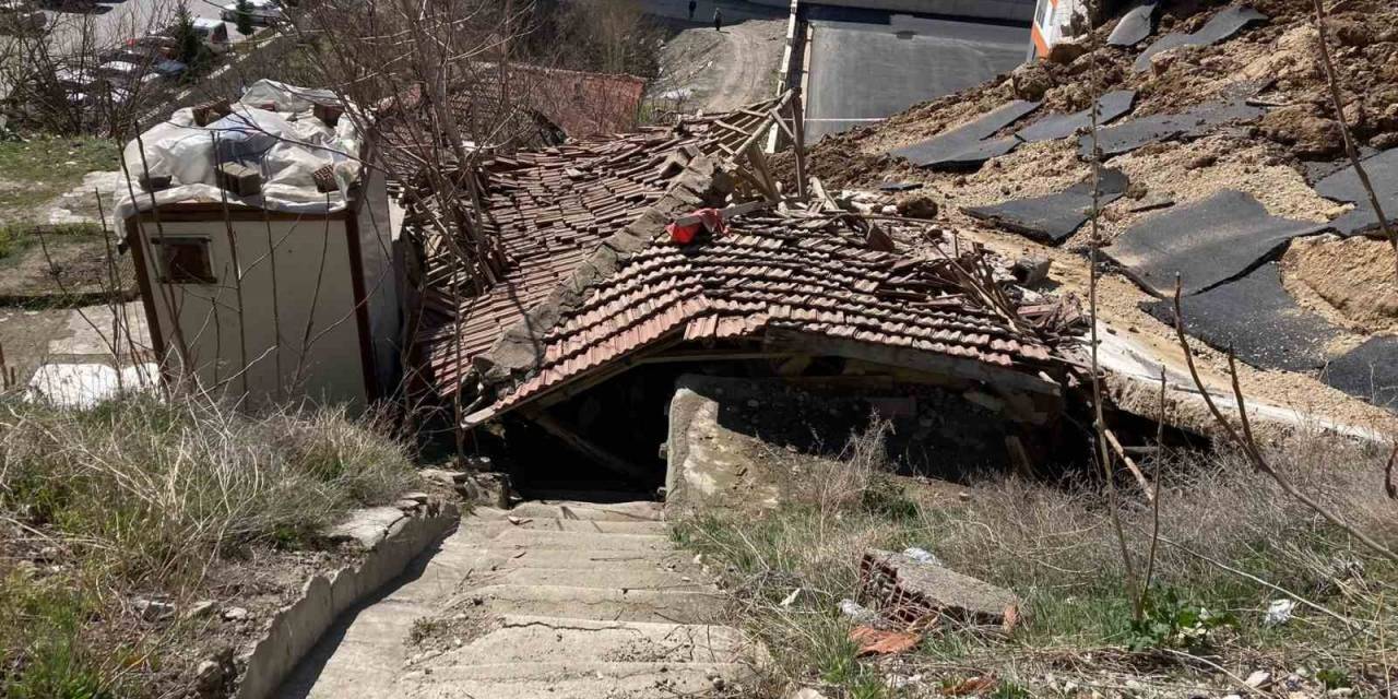 Ankara’da İstinat Duvarı Gecekondunun Üzerine Çöktü