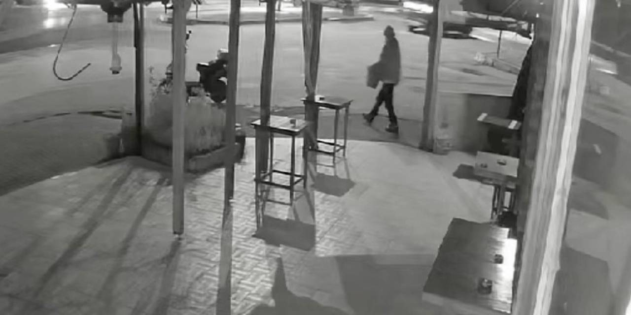 Motoruyla Saksıları Çaldı