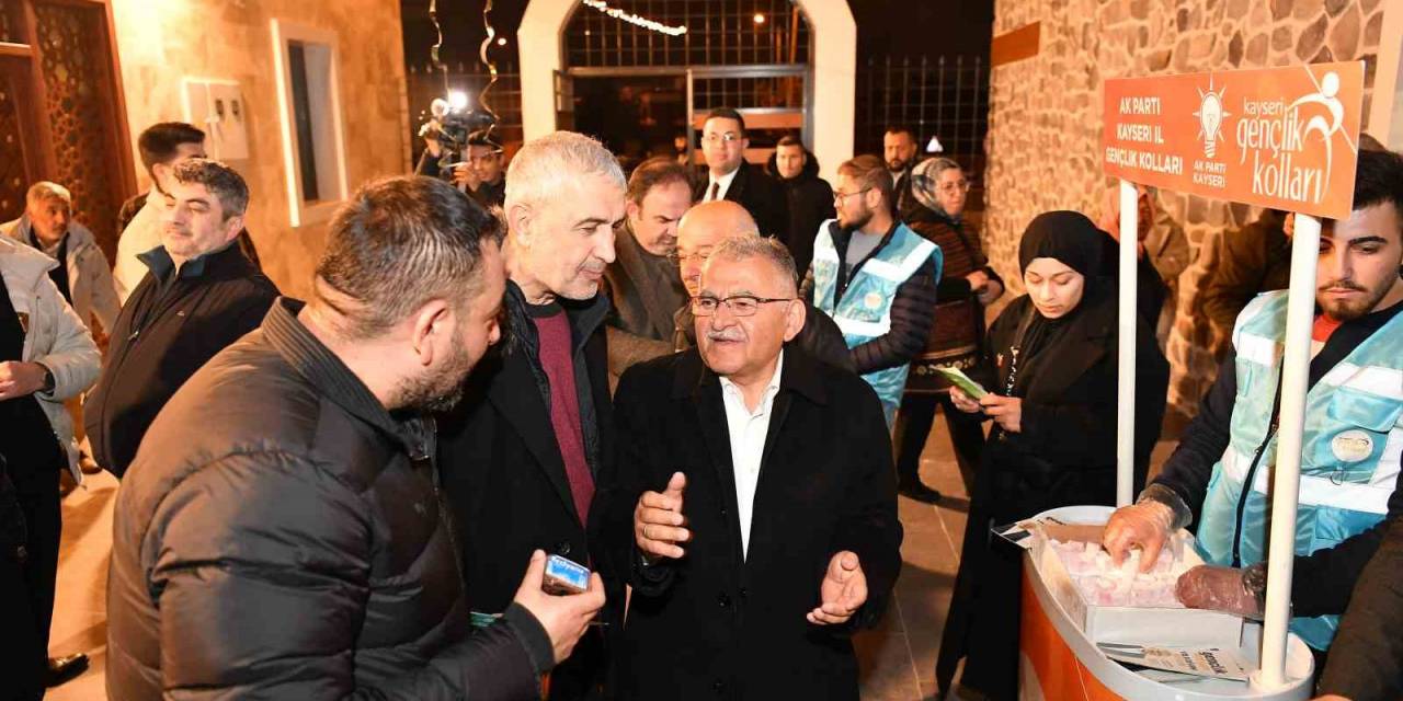 Büyükkılıç, Teravih Sonrası Vatandaşlarla Buluştu