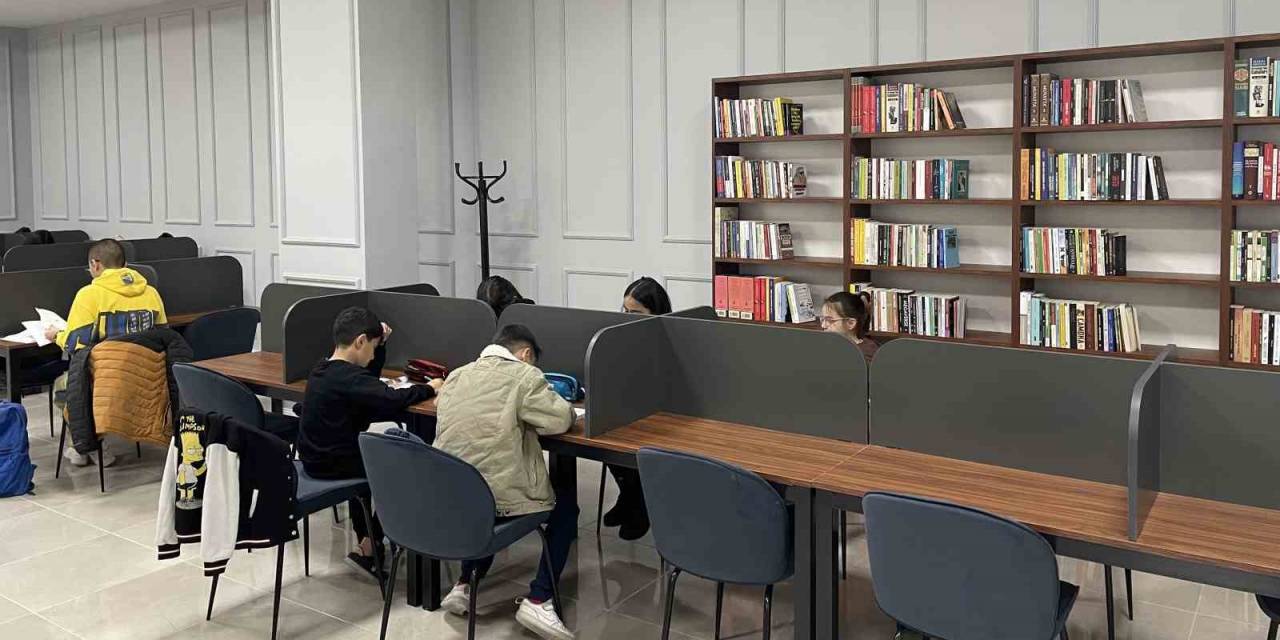 Yakut Semt Kütüphanesi Hizmet Vermeye Başladı