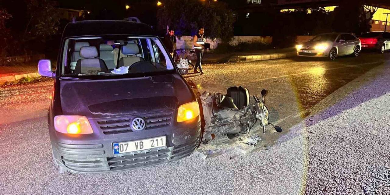 Otomobille Çarpışan Motosiklet Sürücüsü Yaralandı
