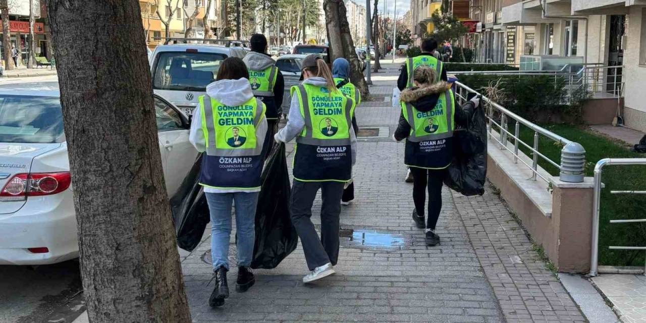 Özkan Alp Gönüllüleri, Duyarlılığı Arttırmak İçin Çöp Topladı