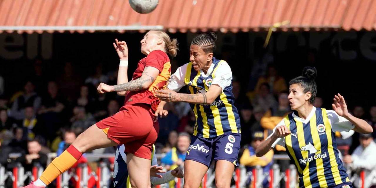 Kadın Futbolda Derbinin Kazananı Fenerbahçe