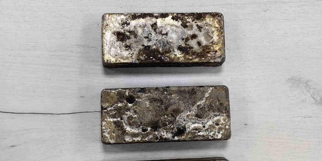 Cep Telefonu Şeklindeki Getirdiği 14 Kilo Gümüş Külçe Bulgar Gümrüğüne Takıldı