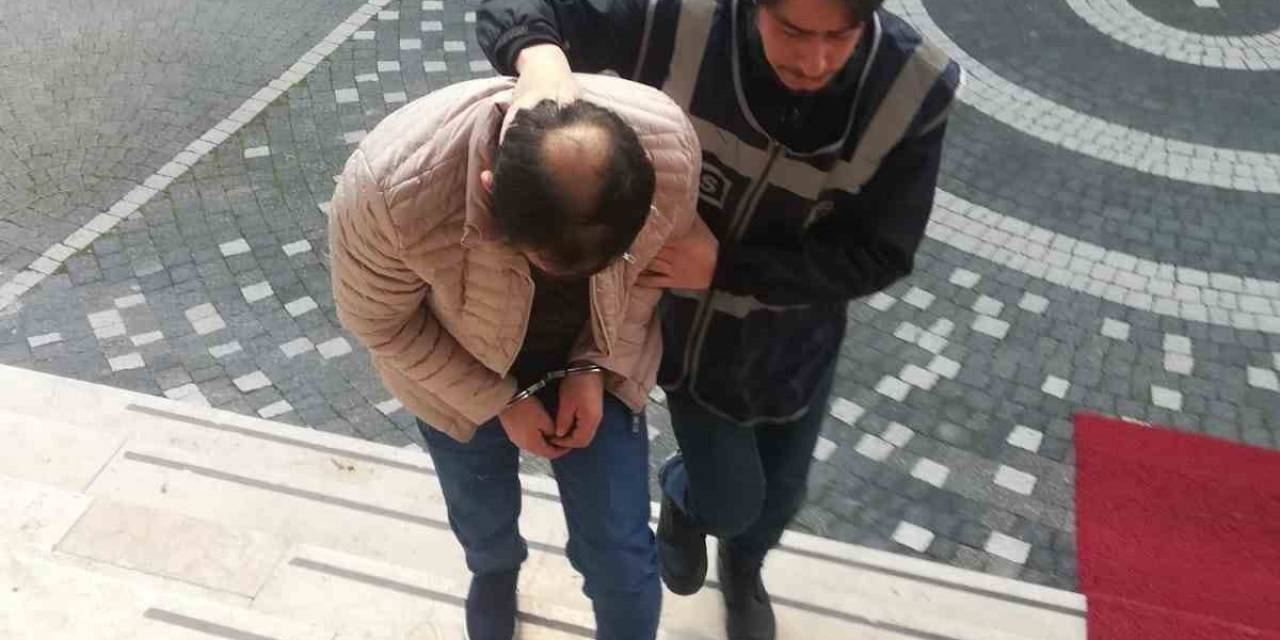 Aranan Şahıs Başkasına Ait Ehliyete Kendi Fotoğrafını Yapıştırmış Halde Yakalandı