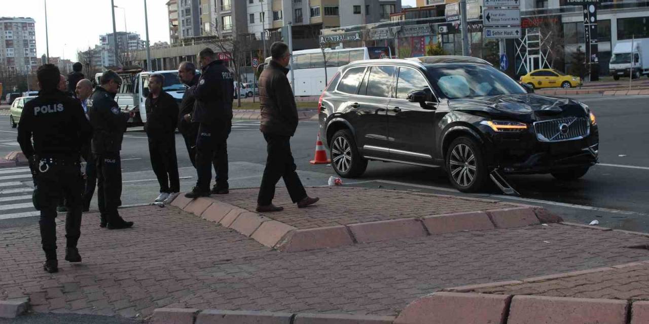 Kayserispor Başkanı Çamlı Kaza Yaptı