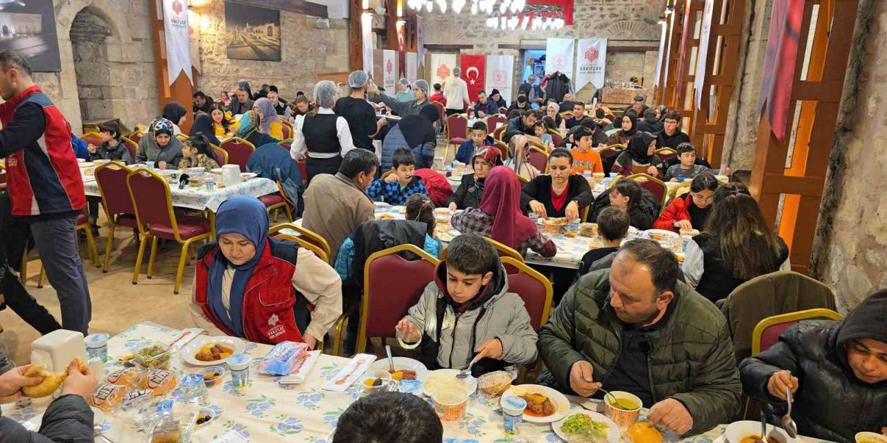 532 Yıllık İmarette Hacivat-karagöz Oyunu