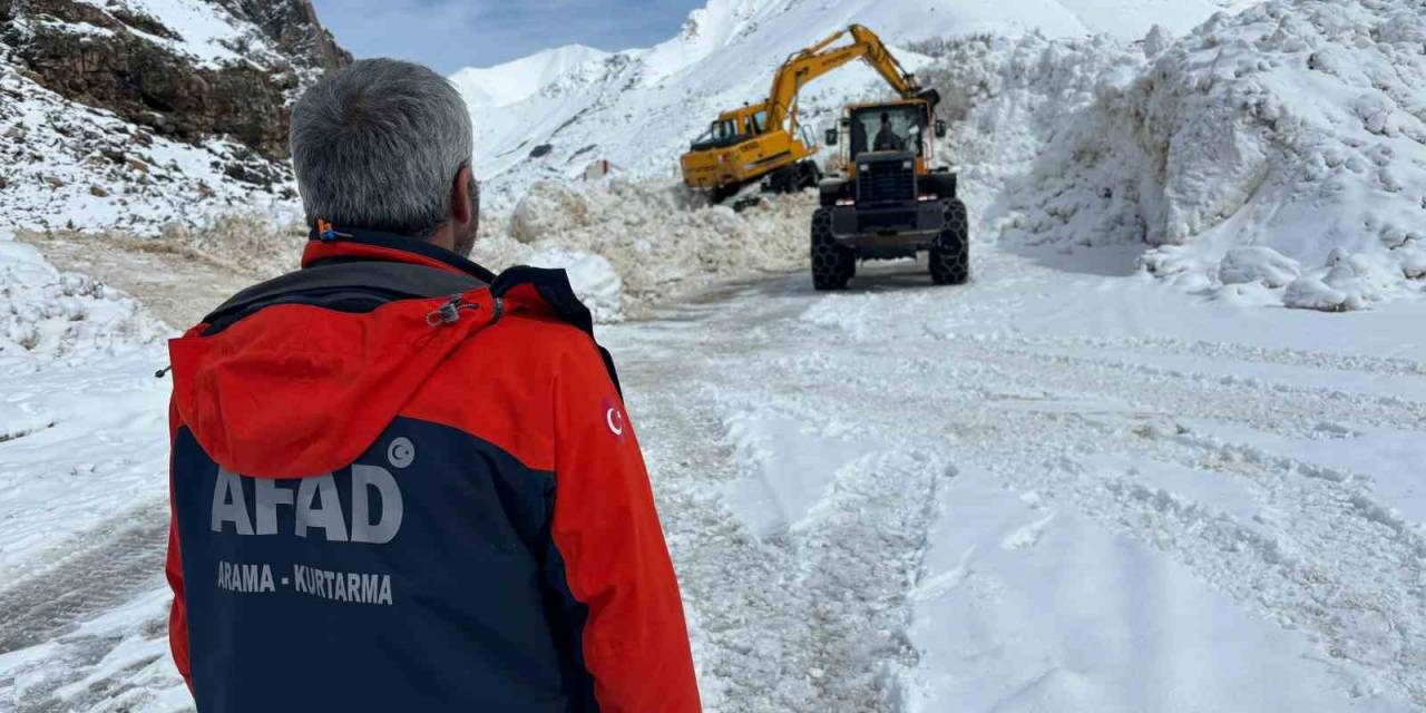 Van’da Yetkililer Çığ Bölgesinde İnceleme Yaptı