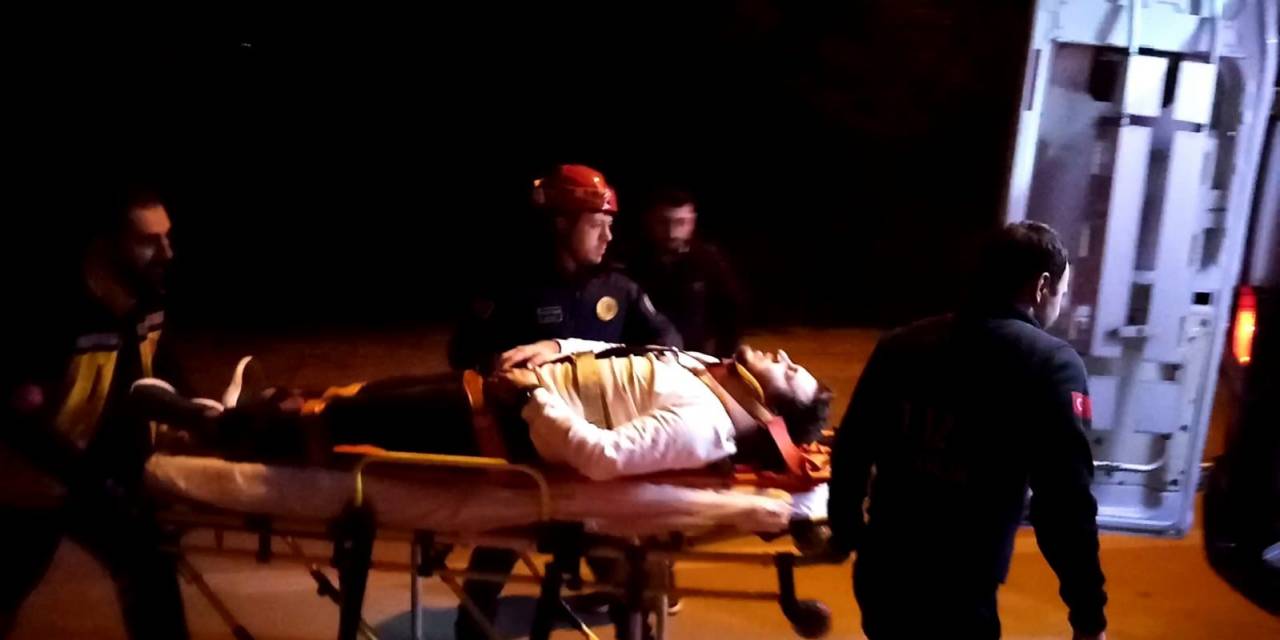 Bursa’da Hafif Ticari Araç İle Otomobil Çarpıştı: 4 Yaralı