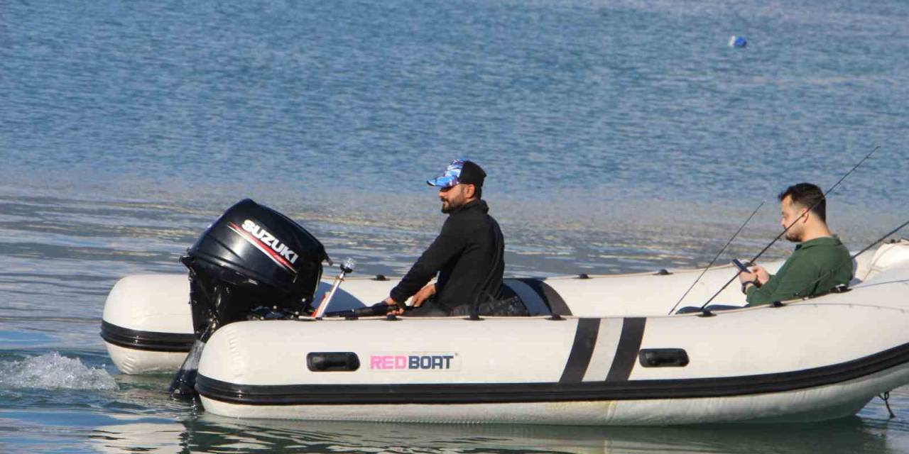 Amatör Balıkçının Yüzü Oltasına Takılan 8 Buçuk Kiloluk Balıkla Güldü