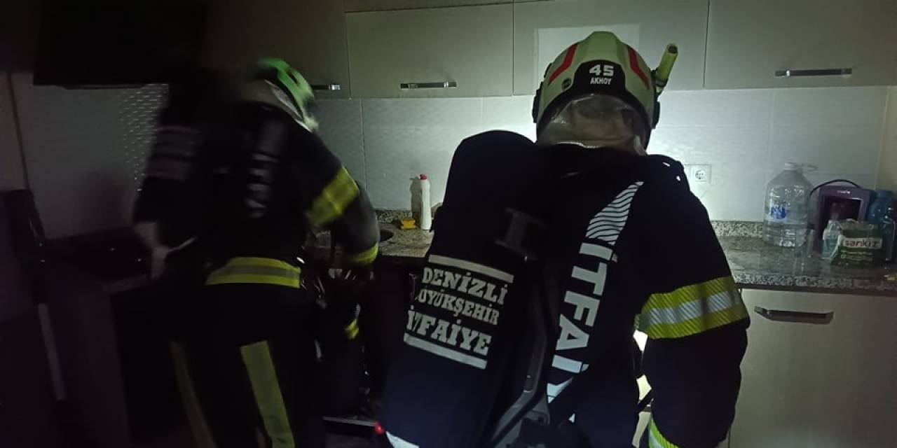 Yanan Evde 4 Kişi Mahsur Kaldı