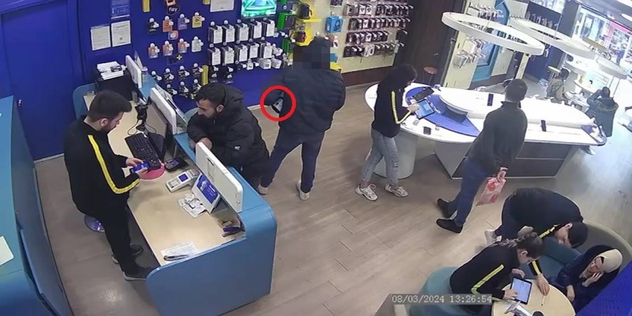 Kablosuz Kulaklığı Böyle Çaldı