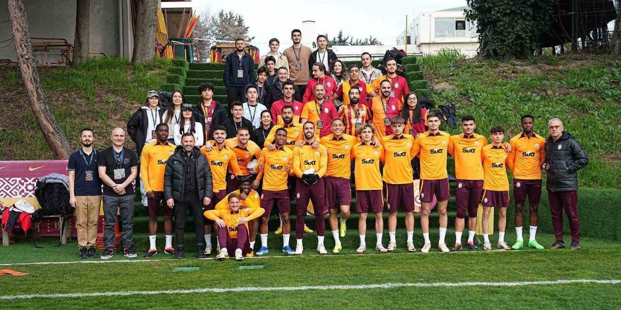 Galatasaray Fan Token Sahibi Taraftarlar, Florya’da Futbolcularla Bir Araya Geldi