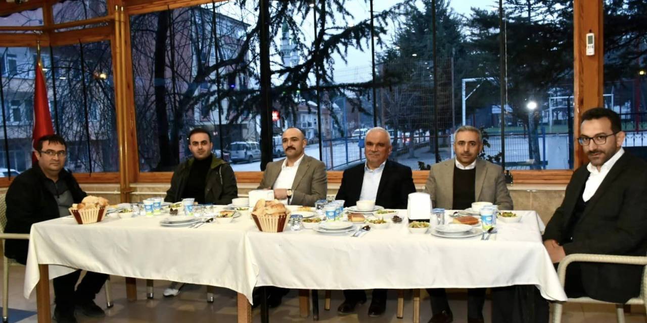 Gençlerle Bir Araya Geldi