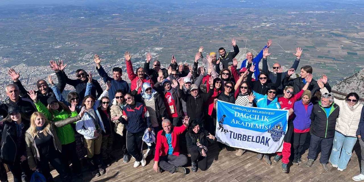 Turbeldak Spil Dağı’nda Doğanın Keyfini Çıkardı