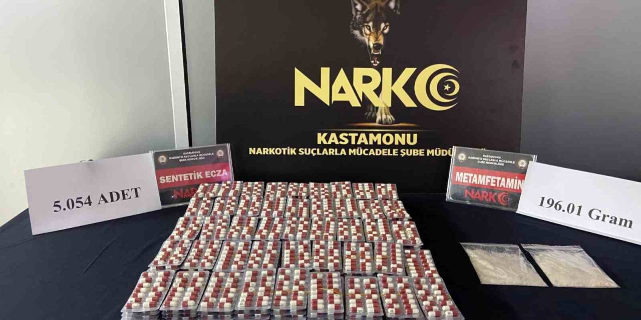 Çantaya Zulalanmış Binlerce Uyuşturucu Hap İle Metamfetamin Yakalandı: 3 Kişi Tutuklandı