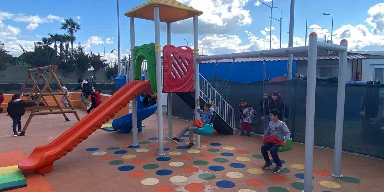 Hatay Büyükşehir Belediyesi’nden 20 Konteyner Kente Çocuk Oyun Alanı