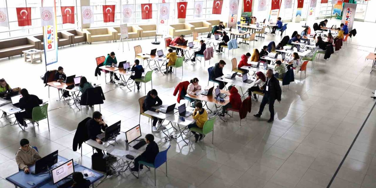 Artvin’de Öğrenciler Deneyap Teknoloji Atölyeleri E-sınavlarında Ter Döktü