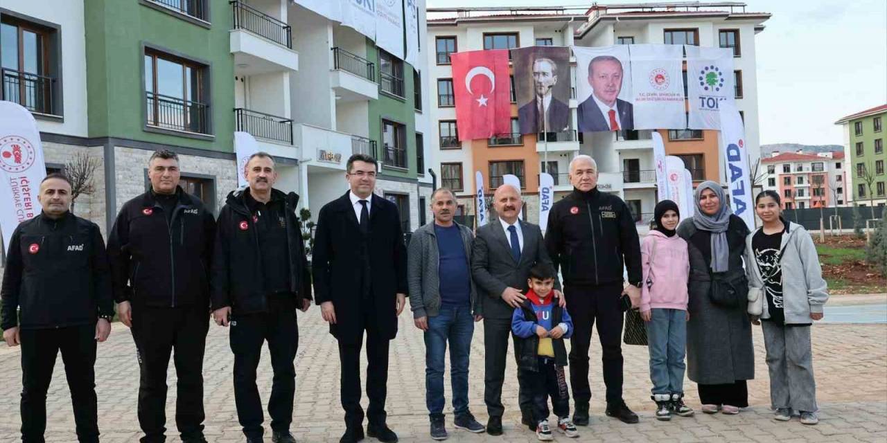 Vali Varol, Kalıcı Deprem Konutlarını İnceledi