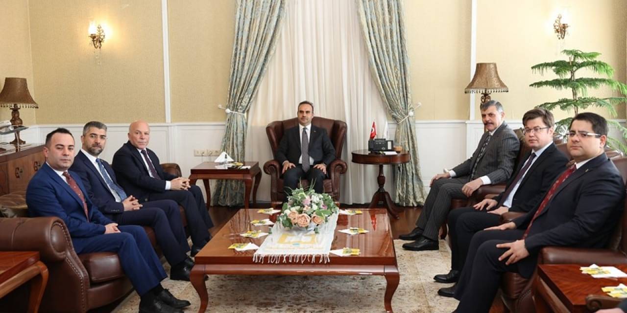 Bakan Kacır’dan Valilik Ve Büyükşehir Belediyesi’ne Ziyaret