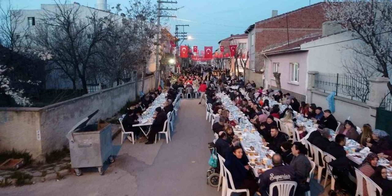 Yüzügüllü Sazova’da Vatandaşlarla Buluştu