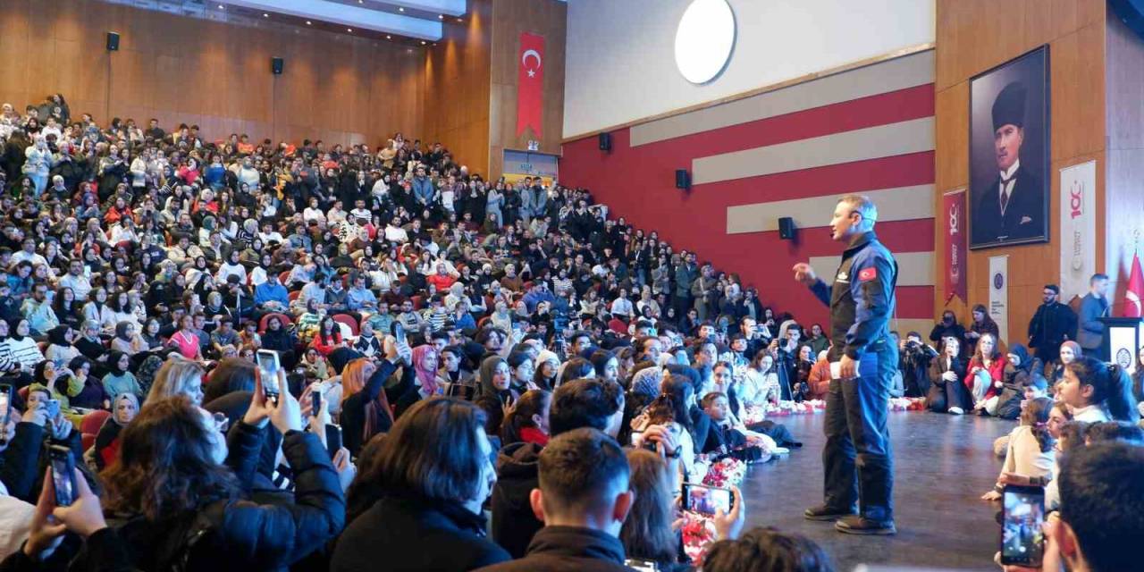 Bakan Kacır: “Gençler Milli Teknoloji Hamlemizin Sahipleri”