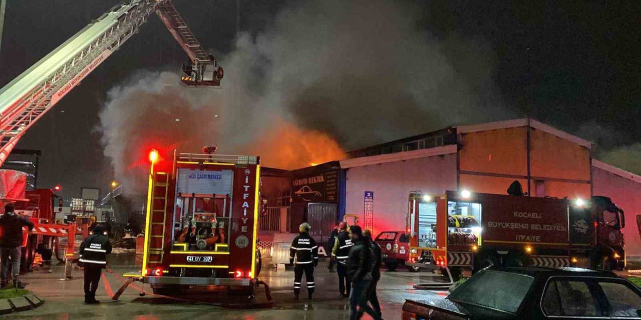 Kocaeli’de Geri Dönüşüm Ve Boya Dükkanında Yangın
