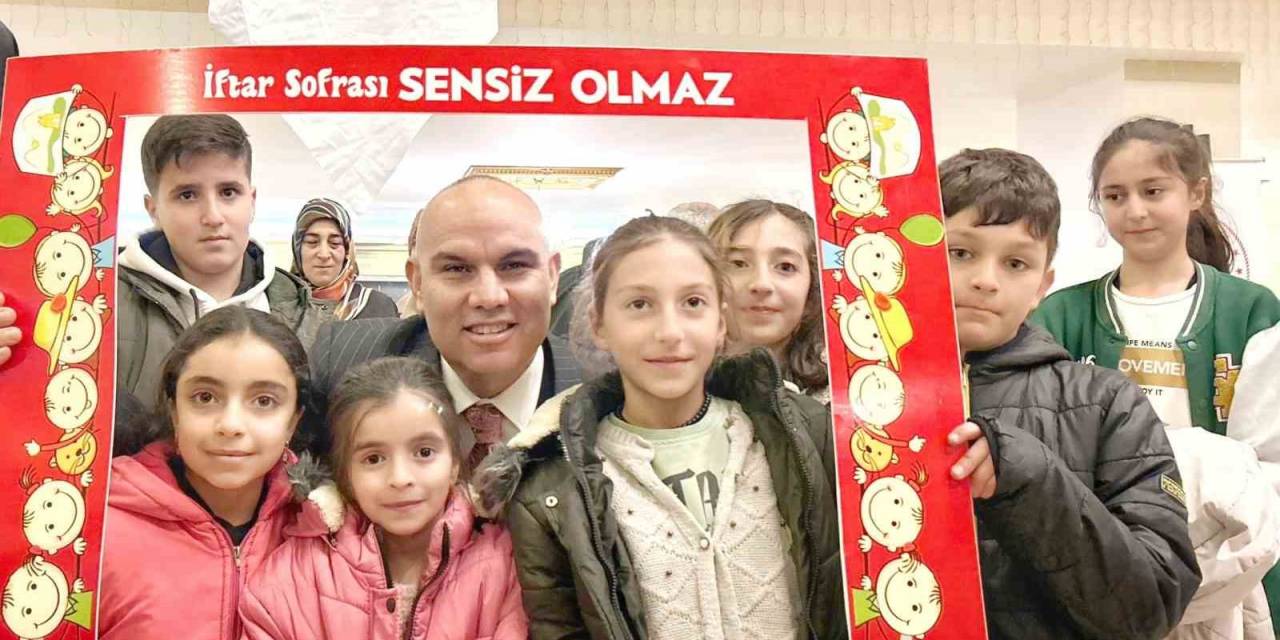 Ağrılı Yetimler Kızılay’ın İftar Sofrasında Buluştu