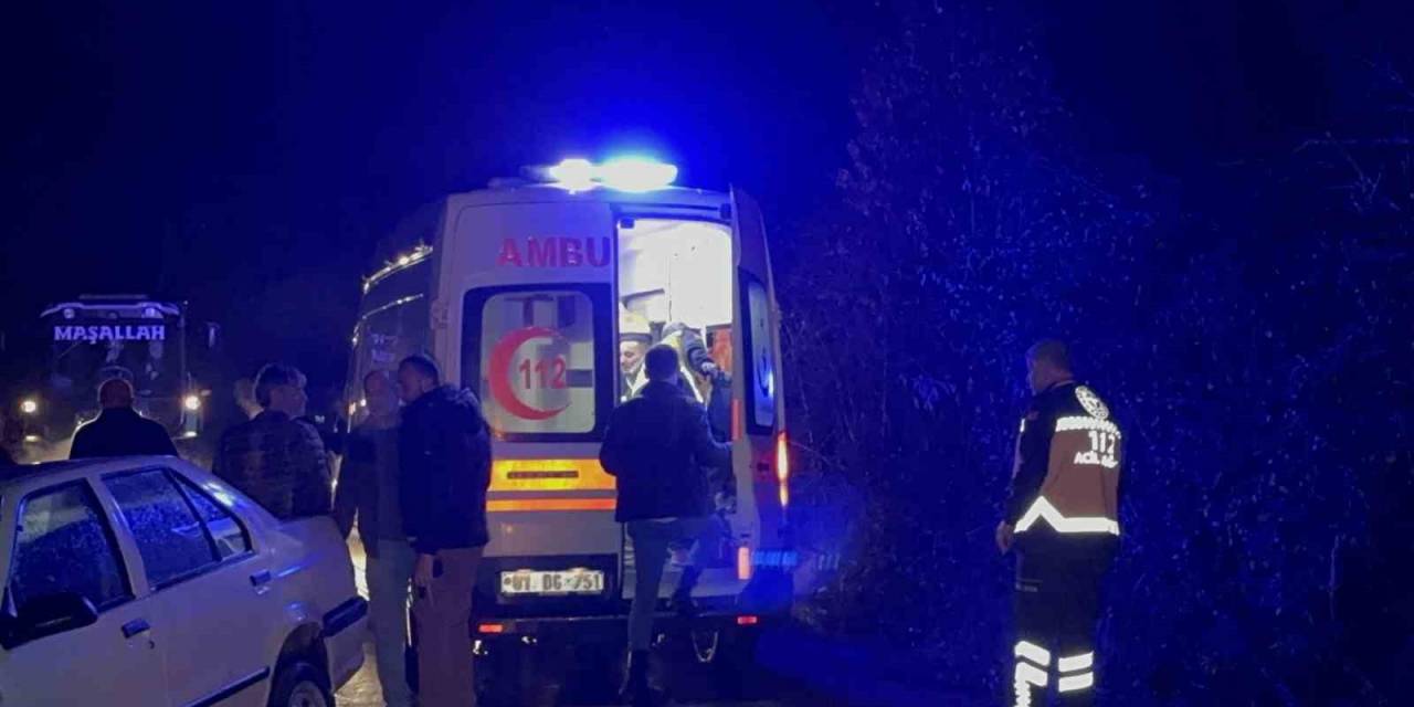 Kayganlaşan Yolda Dereye Uçmaktan Son Anda Kurtuldular: 4 Yaralı