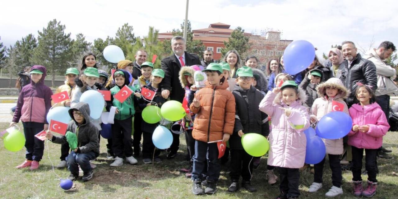 Dpü Eğitim Fakültesinde Fidan Dikme Etkinliği