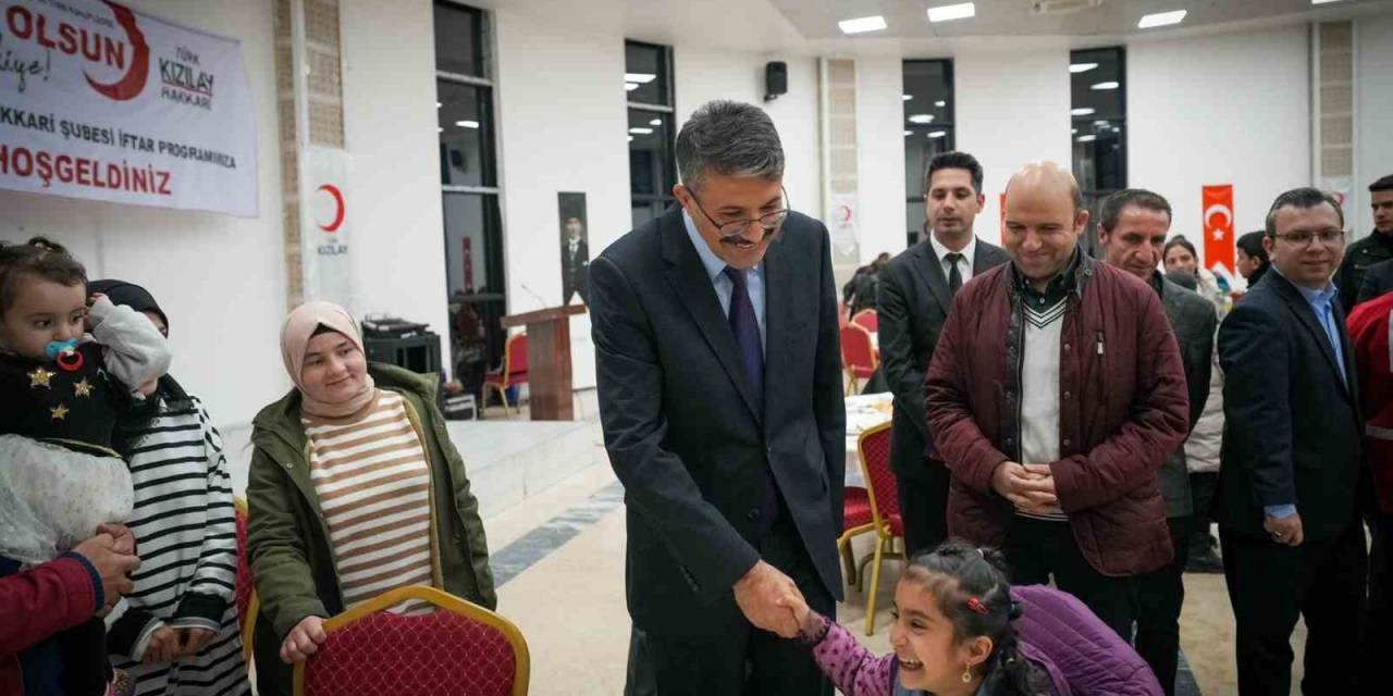 Vali Çelik, Ailelerle İftar Yemeğinde Bir Araya Geldi