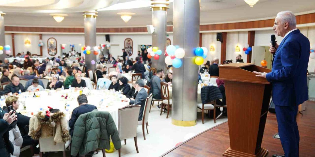 Ümraniye Belediye Başkanı Yıldırım, Yetim Çocuklarla İftarda Buluştu
