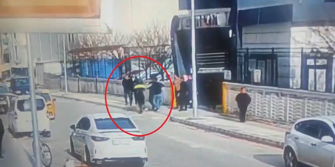 Bakan Yerlikaya: “Polise Fiili Mukavemette Bulunan 3 Şahıs Gözaltına Alınmıştır”