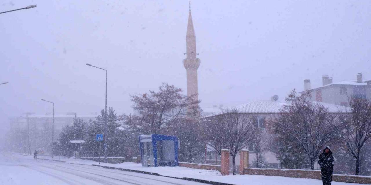 Erzurum’da Kış Geri Döndü, 196 Köy Yolu Kapalı