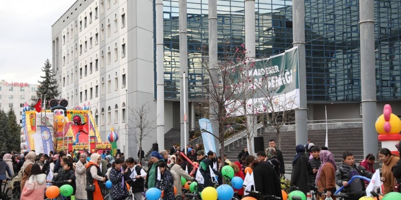 Başkan Çolakbayrakdar, Yetimlerin Gönlünü Fethetti