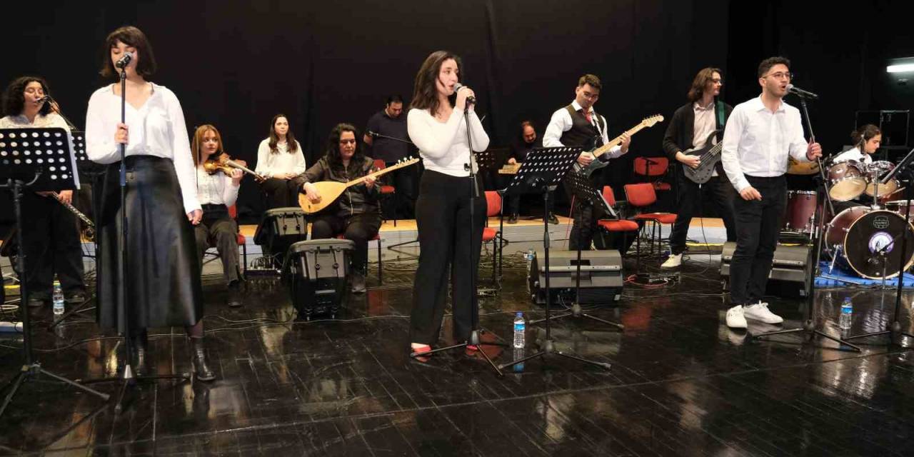 Tıp Öğrencilerinden Müzik Korosu