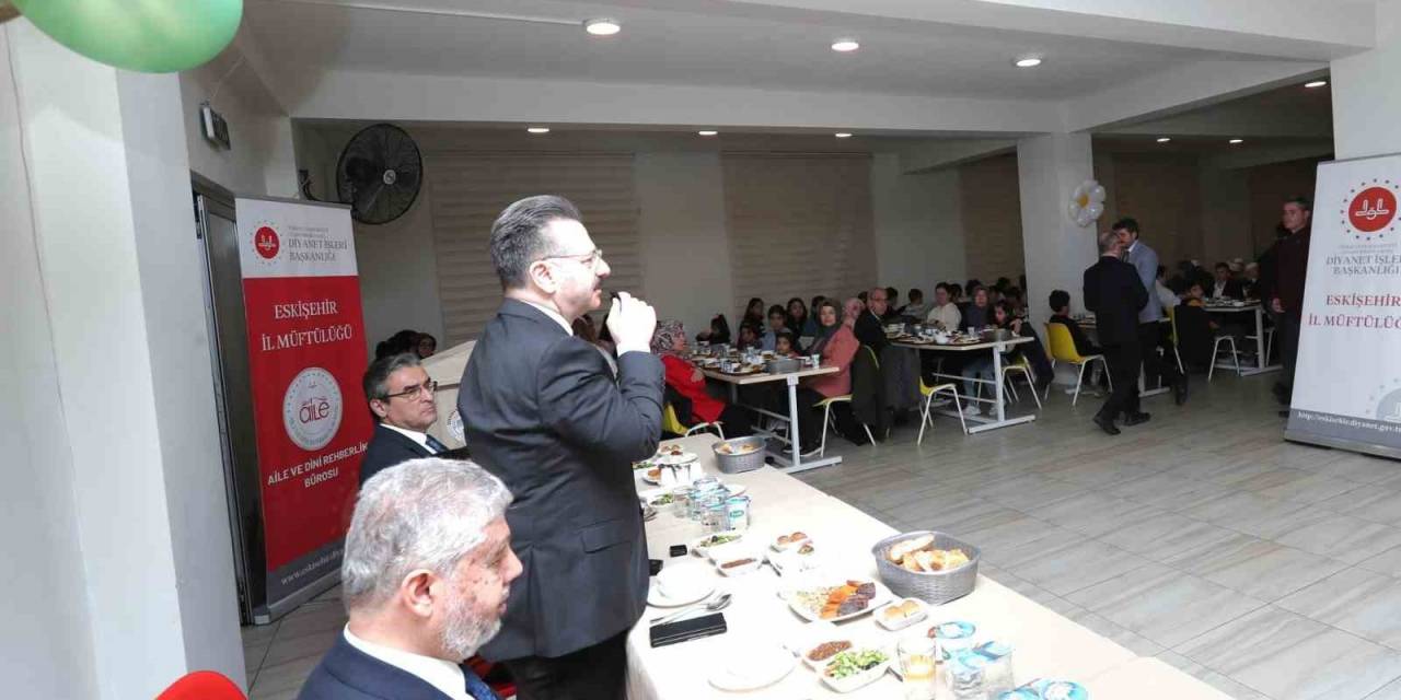 Vali Hüseyin Aksoy, Aile Ve Sosyal Hizmetler İl Müdürlüğü Çocuk Evleri Koordinasyon Merkezi Öğrencileri İle Bir Araya Geldi