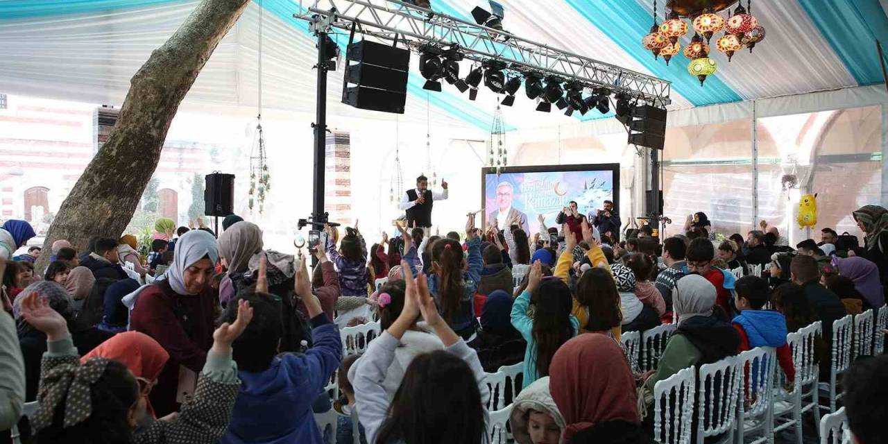 Çocuklar Ramazan’ın Güzelliklerini Eyüpsultan’da Yaşıyor