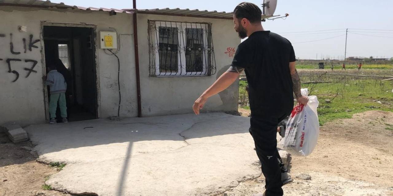 Her Gün Onlarca Aileye Yardım Kolisi Dağıtıyorlar