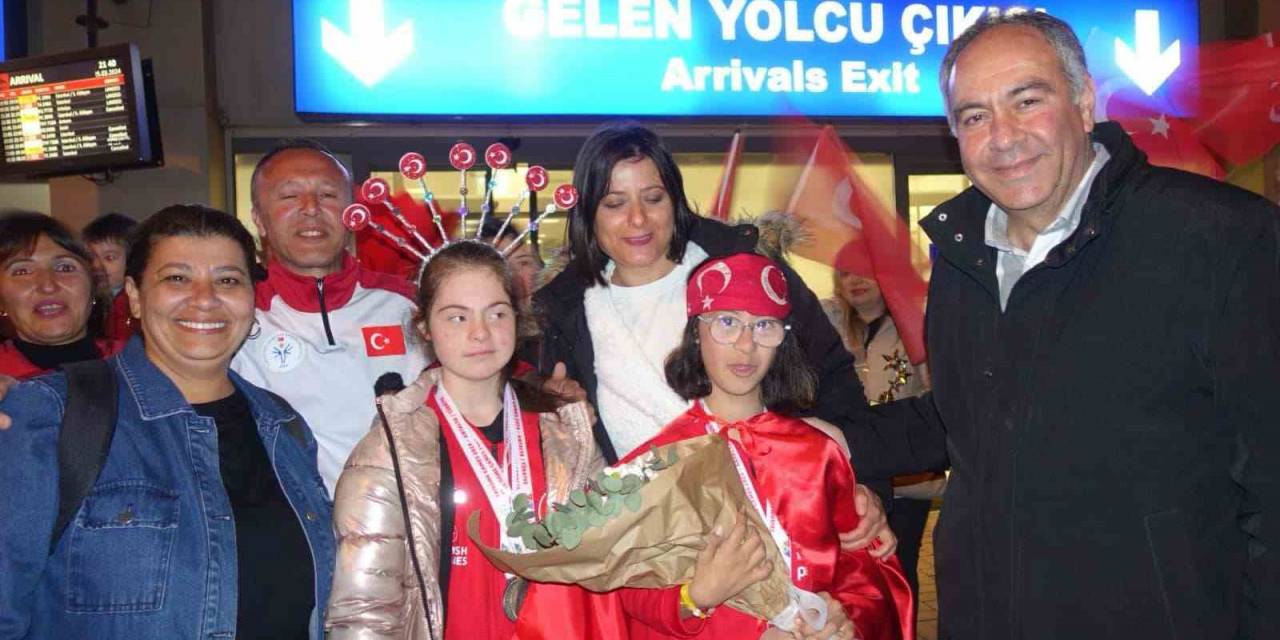 Dünya Şampiyonu Selin Naz Ve Nilsu’ya Coşkulu Karşılama