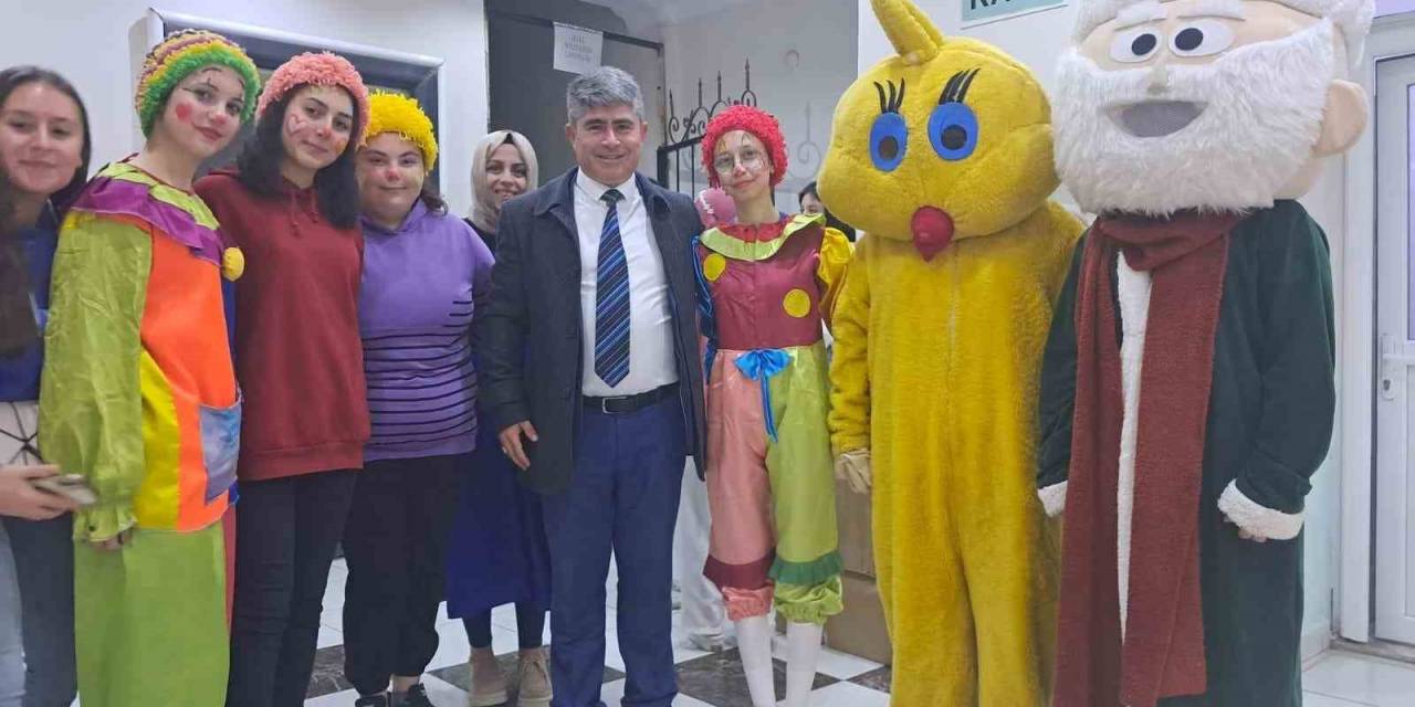 Afyonkarahisar’da "Minik Yüreklere Dokunmak" Projesi