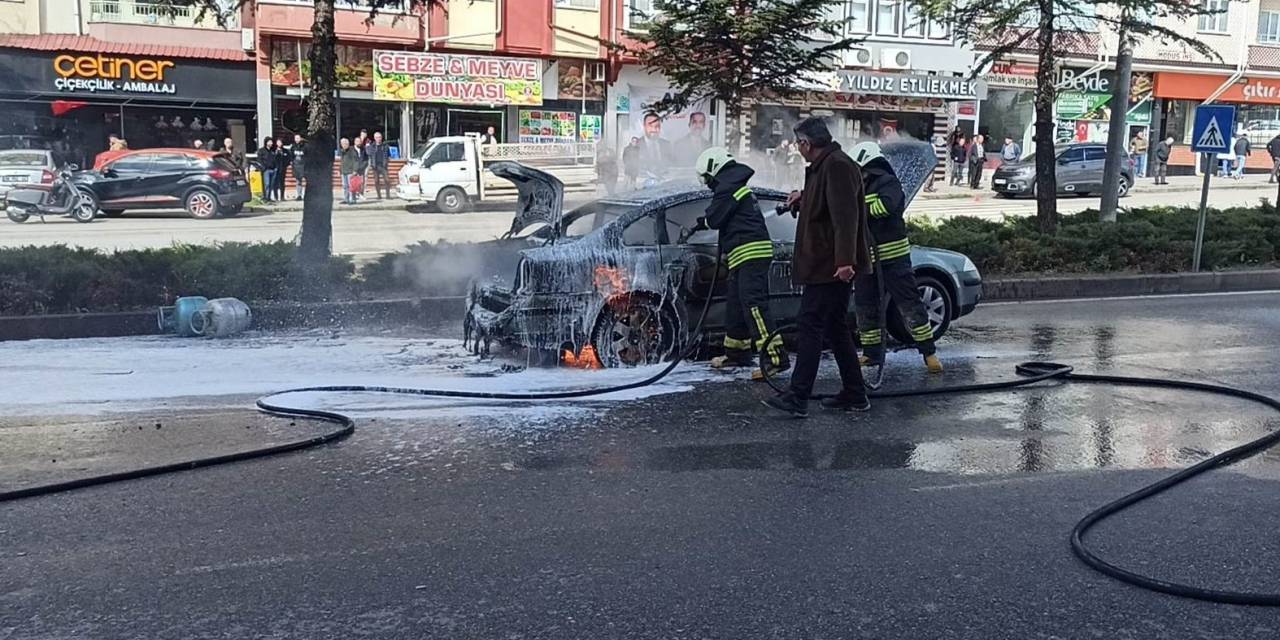 Seyir Halindeki Lpg’li Otomobil Alev Topuna Döndü