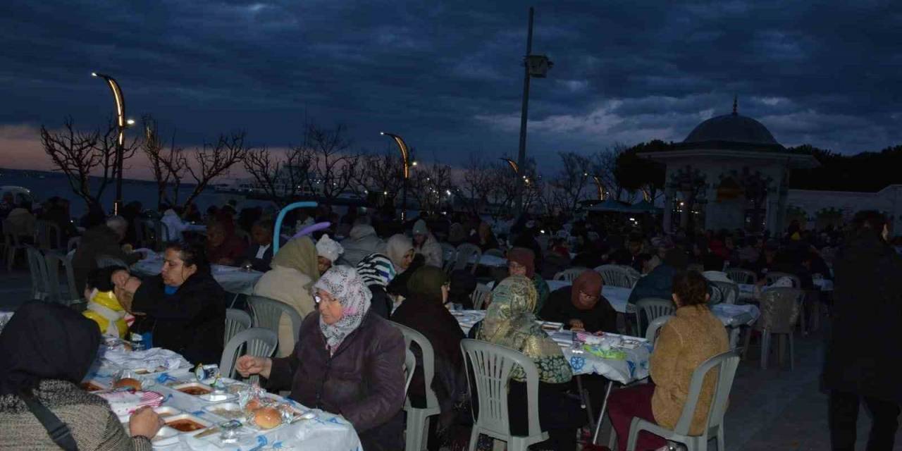 Lapseki’de Sokak İftarları İlgi Görüyor