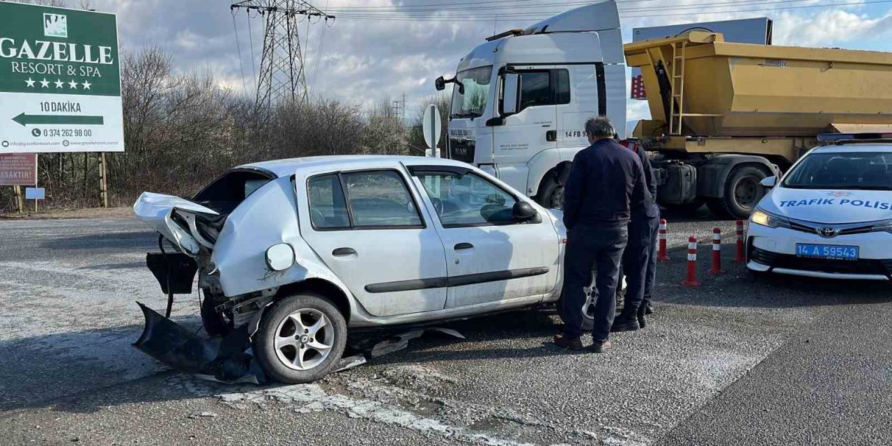 3 Araç Birbirine Çarptı: 3 Yaralı