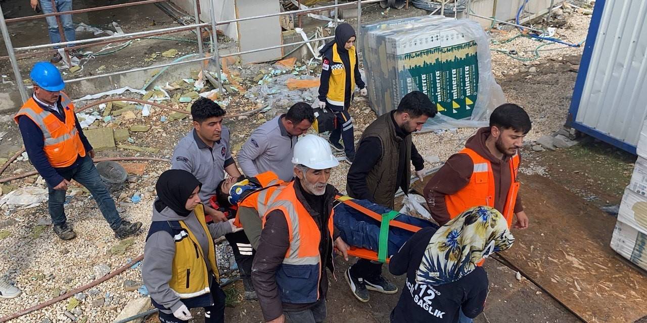 Merdivenden Düşen İşçi Yaralandı