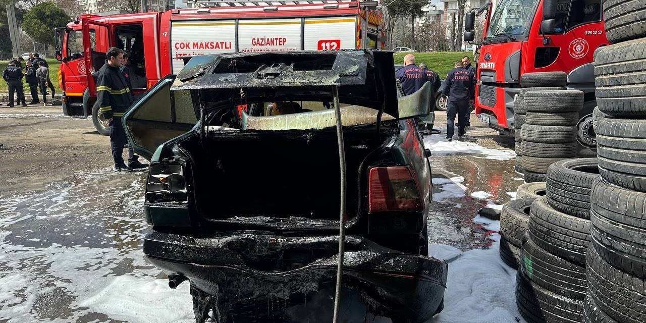 Otomobilin Lpg Tüpü Bomba Gibi Patladı: 1 Kişi Yaralandı
